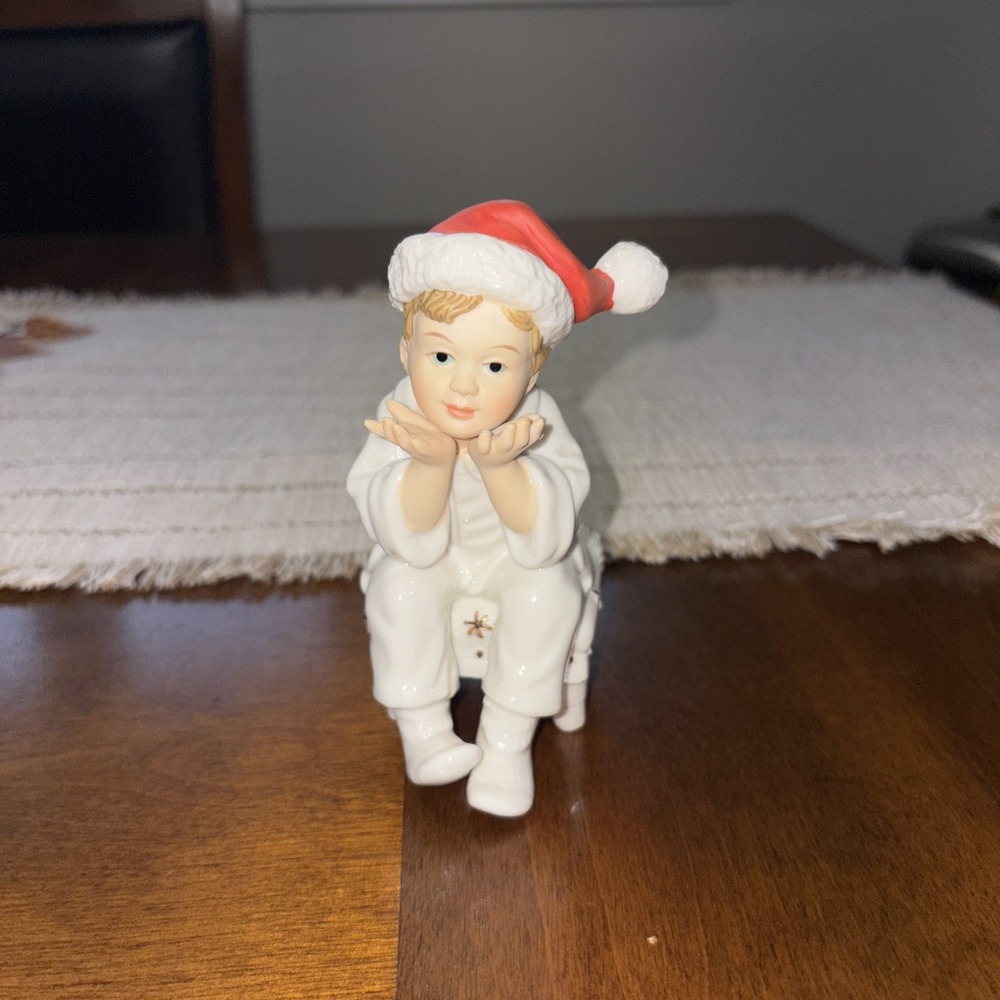 Heritage mint Ltd  boys setting‎ figurine boy on stool wearing Santa Hat